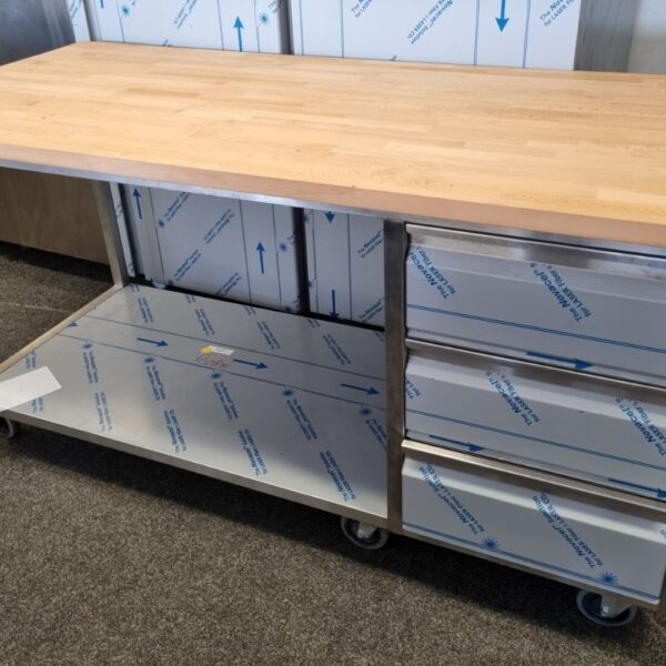 rvs werktafel met beukenhouten blad